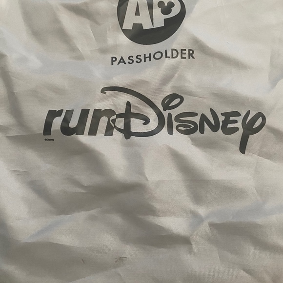 runDisney NEW Disneyland Annual Passholder AP Mickey Backpack Sack - Picture 4 of 4